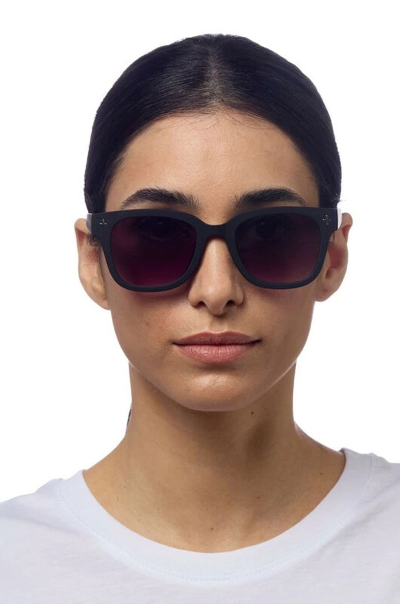 Okkia Giovanni Sunglasses - Black and Grey