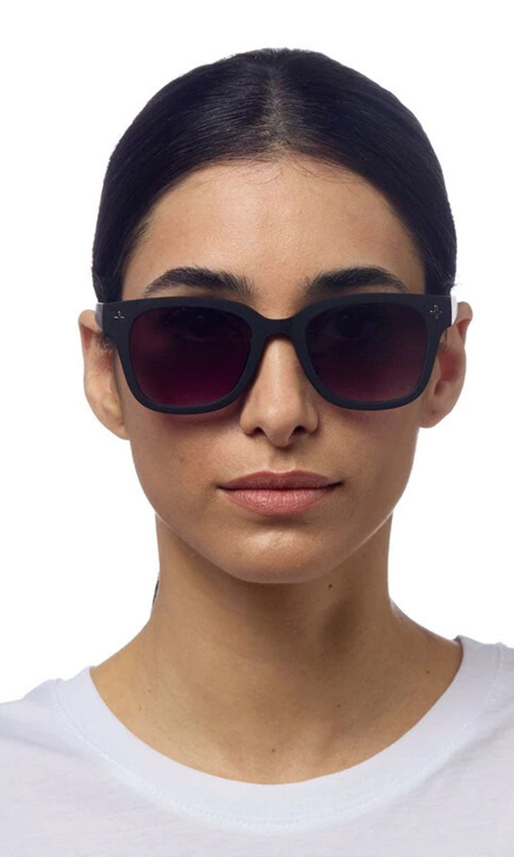 Okkia Giovanni Sunglasses - Black and Grey