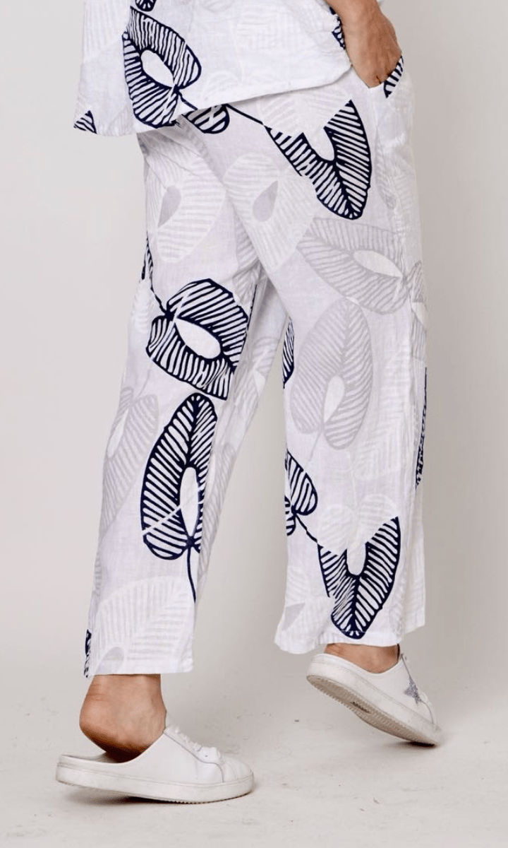 La Strada Linen Palm Navy Print Wide Leg Pant.