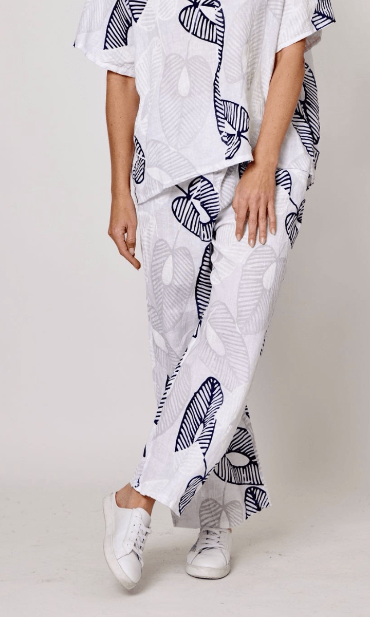 La Strada Linen Palm Navy Print Wide Leg Pant.
