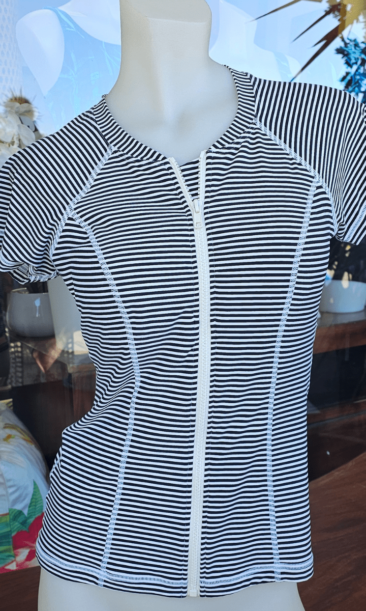 Nip Tuck Zip Through Multifit Short Sleeve Rashie - Bond Eye.