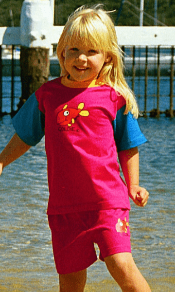 Ozi Varmints Contrast T-Shirt - Goldie the Gold Fish.