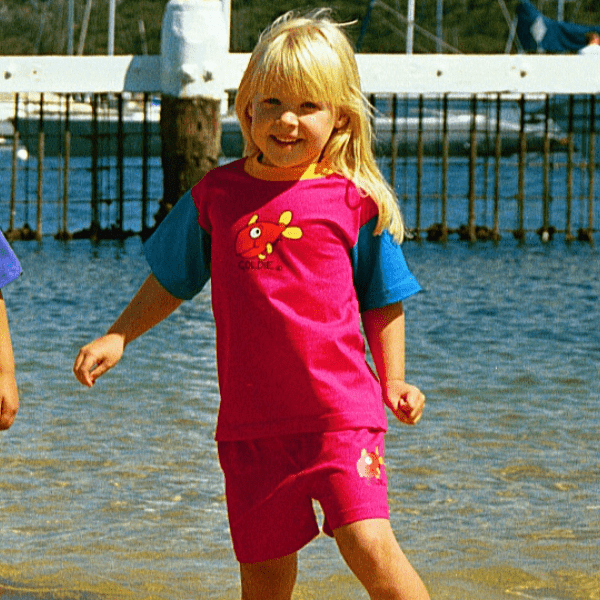 Ozi Varmints Contrast T-Shirt - Goldie the Gold Fish.