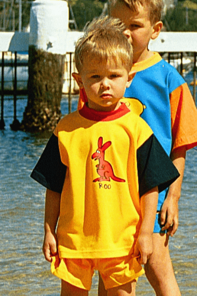 Ozi Varmints 100% Cotton T-Shirt - Roo Gold Navy Red.