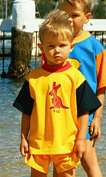 Ozi Varmints 100% Cotton T-Shirt - Roo Gold Navy Red.