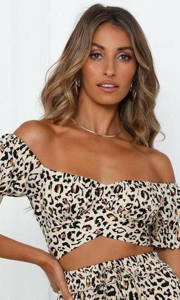 62235BK15 Indikah Leopard cropped top.