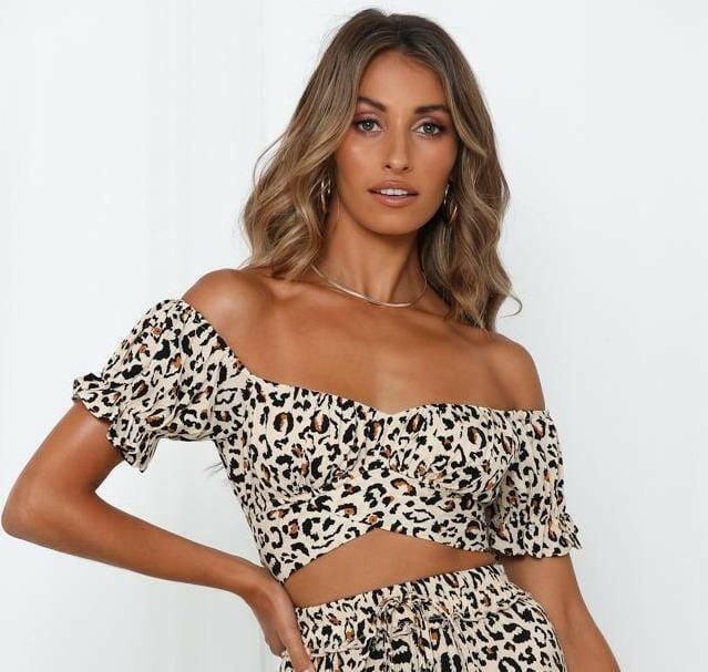 62235BK15 Indikah Leopard cropped top.