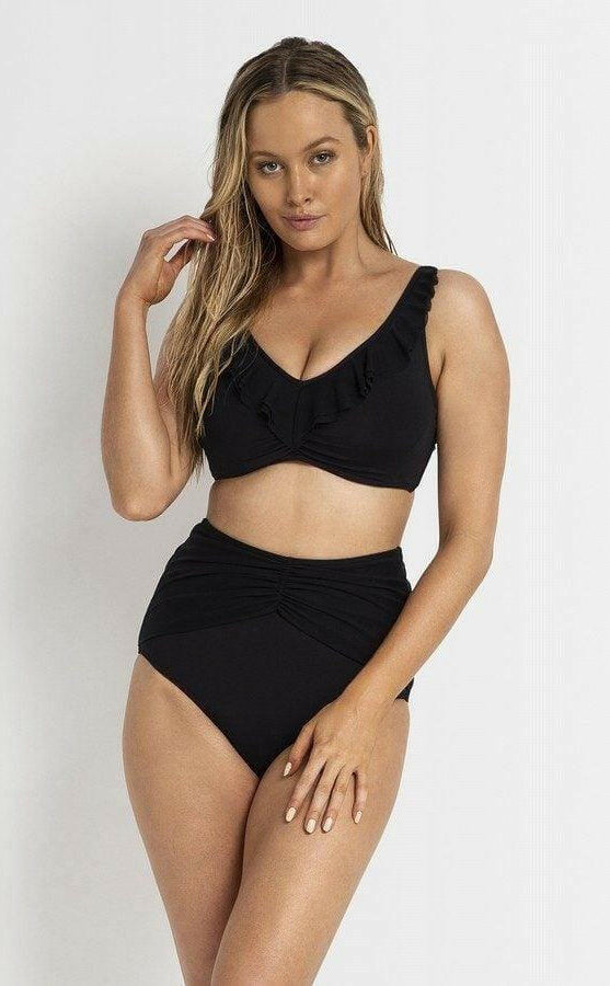 Jantzen Cosmopolitan DDE Frill Cross Convertible Bra.