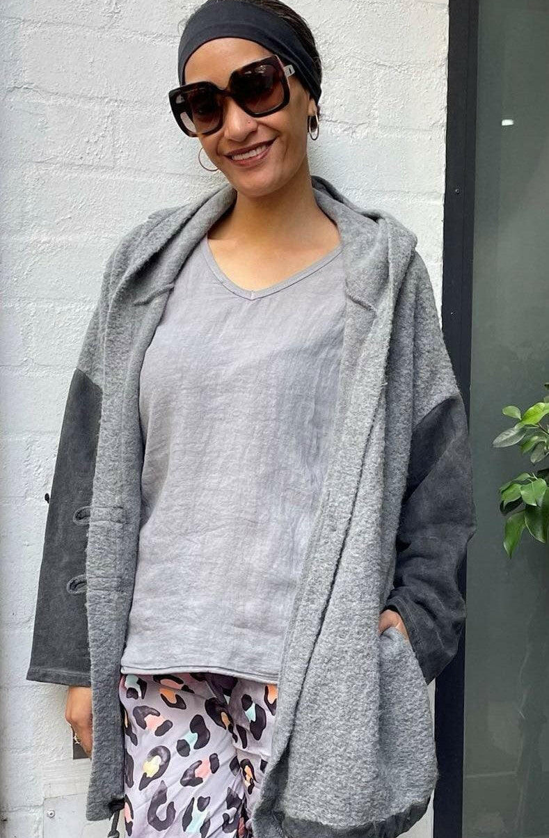 La Strada Cotton V Neck with Knit Sleeve Top.
