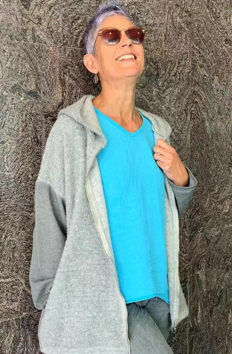La Strada Cotton V Neck with Knit Sleeve Top.