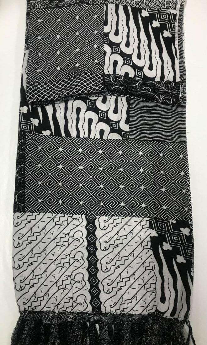 Cotton Rayon Sarong Patterned Fringed Sarong Black/White.
