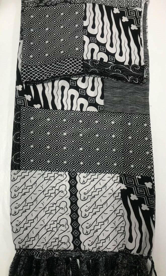 Rayon Sarong Wrap Black & white Geometrical Pattern Fringed Sarong.