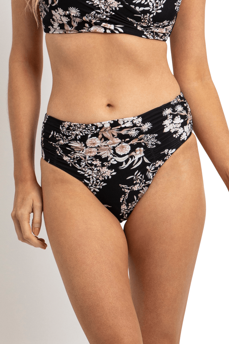 Sunseeker Chelsea Ruched Mid Rise Pant.