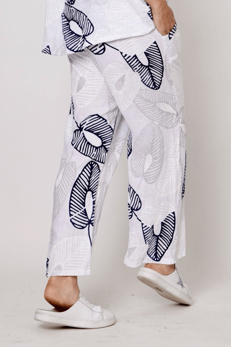 La Strada Linen Palm Navy Print Wide Leg Pant.