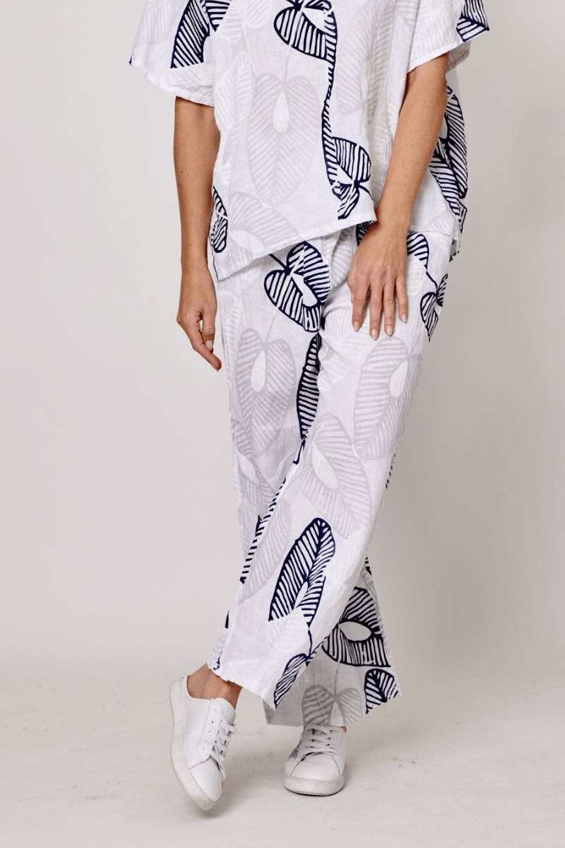La Strada Linen Palm Navy Print Wide Leg Pant.