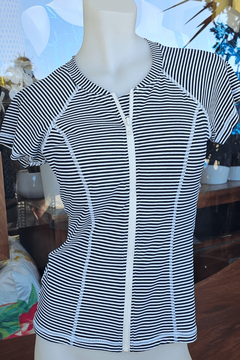 Nip Tuck Zip Through Multifit Short Sleeve Rashie - Bond Eye.