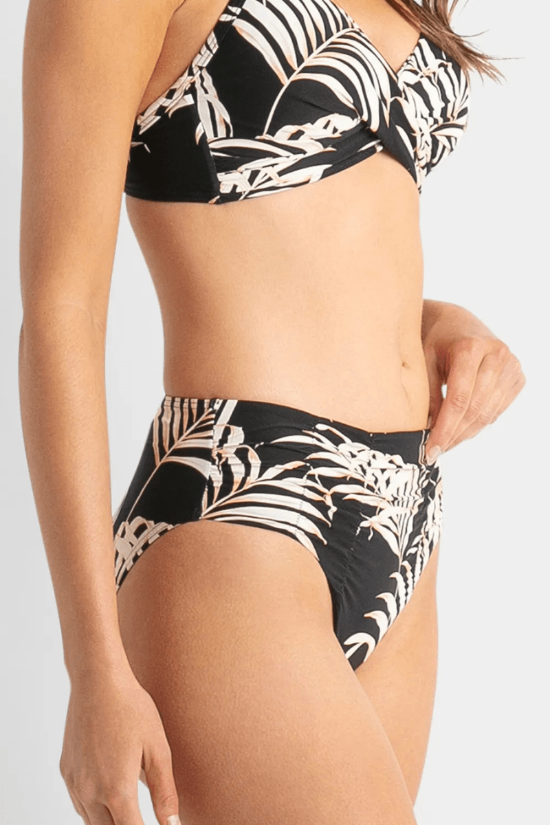 Sunseeker Mae Ruched Mid Rise Pant - Black.