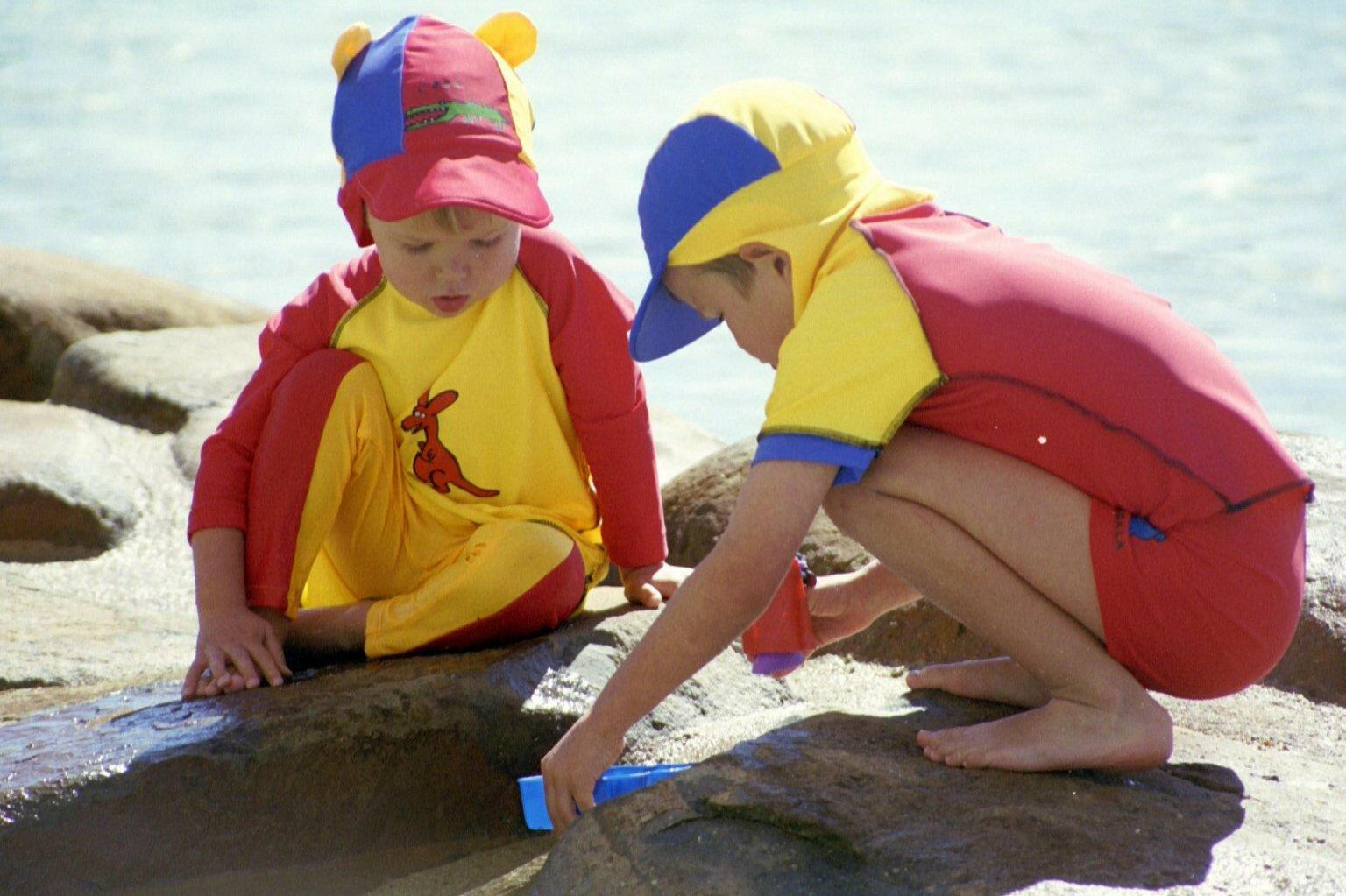 1005 Ozi Varmints Swim Jacket with Zip - SP50+ - Red.